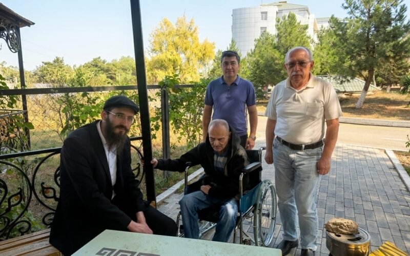 Representatives of the Baku Religious Community of European Jews visited Vyacheslav Belsky at the Nursing Home