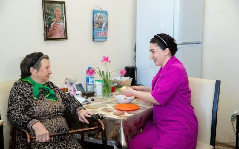 Representatives of the Baku Religious Community of European Jews at the nursing home