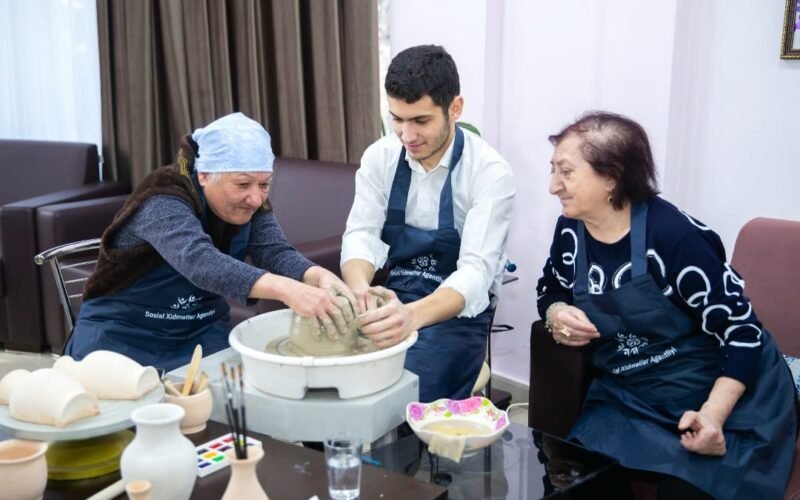 Representatives of the Baku Religious Community of European Jews at the nursing home