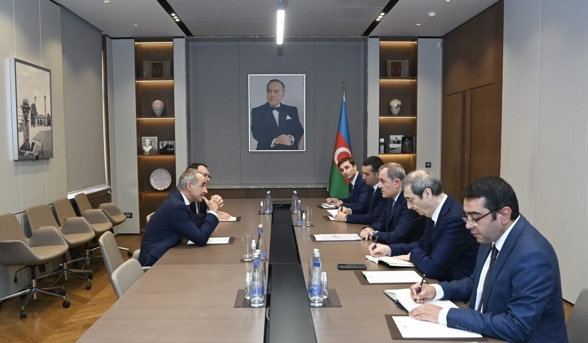 Ceyhun Bayramov və Pere Joan Pons Sampietro Bakıdakı görüş zamanı