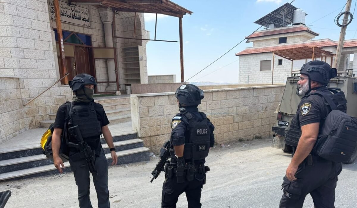 İsrail polisi məscidə qarşı vandalizm işi üzrə 8 nəfəri saxlayıb