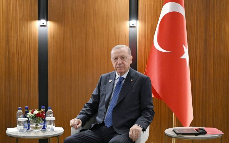 Azərbaycan və Türkiyə prezidentləri İlham Əliyev və Rəcəb Tayyib Ərdoğan Bişkekdəki görüşdə