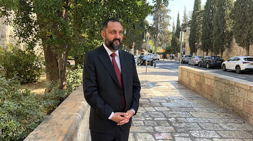 Avropada və dünyanın müxtəlif yerlərində bir çox yəhudi icmasının antisemitizmin qaranlıq dalğası ilə üzləşdiyi bir dövrdə məlum olur ki, məhz müsəlmanların çoxluq təşkil etdiyi bir ölkədə - Azərbaycanda bir sağlam düşüncə adası mövcuddur.