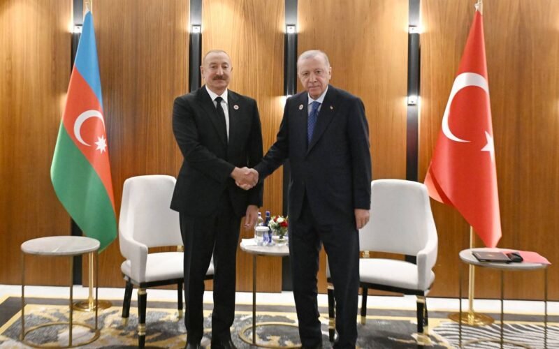 Azərbaycan və Türkiyə prezidentləri İlham Əliyev və Rəcəb Tayyib Ərdoğan Bişkekdəki görüşdə