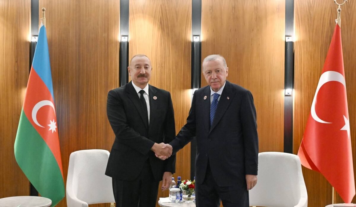 Azərbaycan və Türkiyə prezidentləri İlham Əliyev və Rəcəb Tayyib Ərdoğan Bişkekdəki görüşdə
